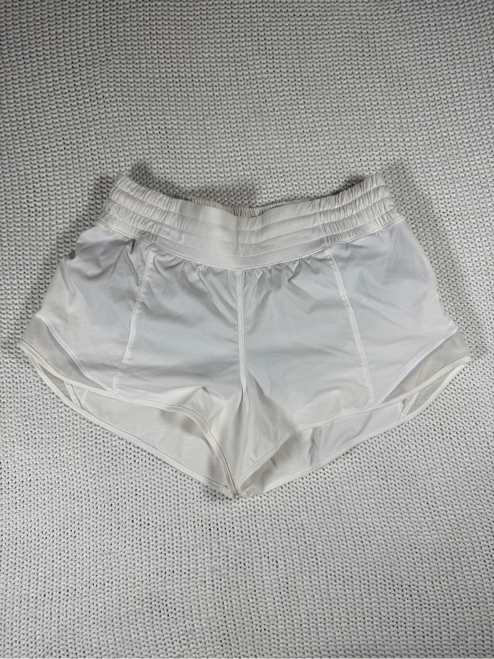 lululemon Hottie Hot Shorts 2.5” – White – Size 4